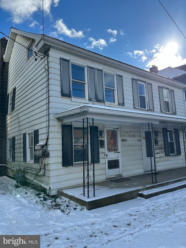 view of front of property featuring a porch