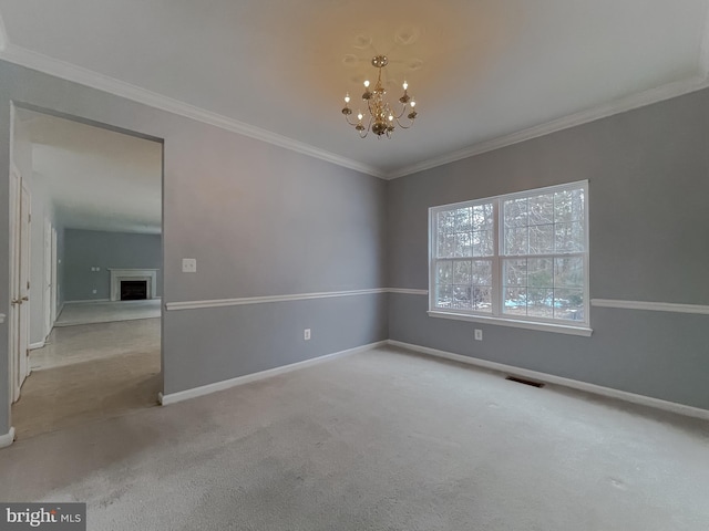 empty room featuring light colored carpet, a notable chandelier, and ornamental molding