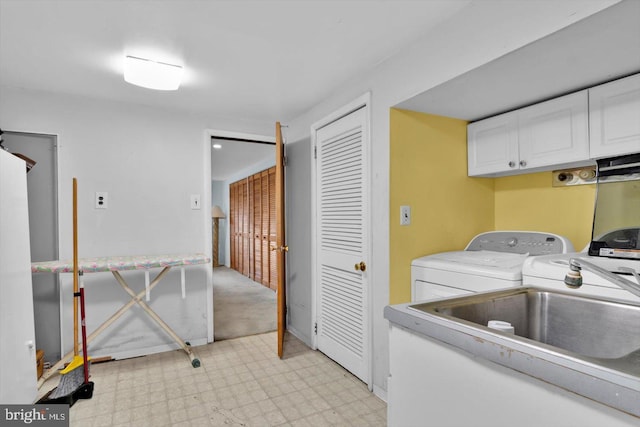 laundry room with sink, cabinets, and independent washer and dryer