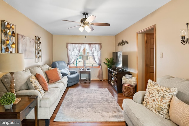 living room with dark wood-type flooring and ceiling fan