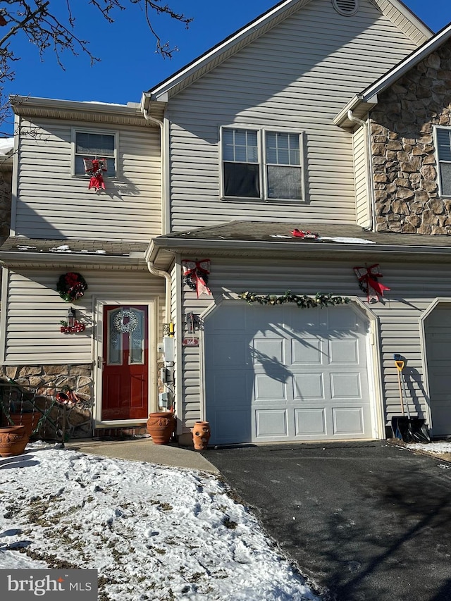 view of front of property featuring a garage