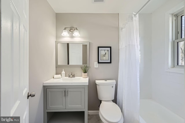 full bathroom featuring toilet, shower / bathtub combination with curtain, and vanity