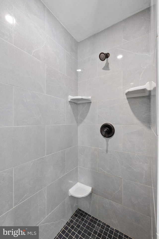 bathroom with a tile shower