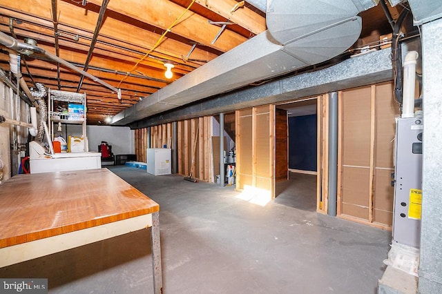 basement featuring washer / clothes dryer