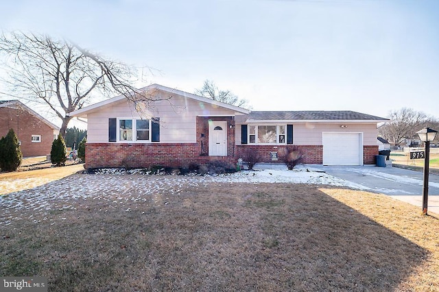 single story home featuring a garage