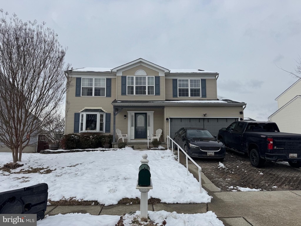 view of front property featuring a garage