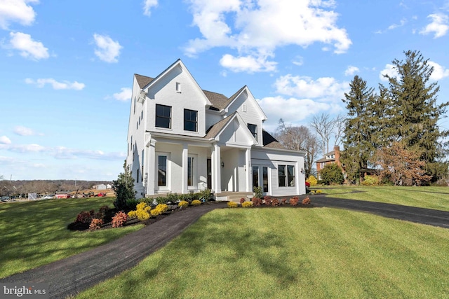 view of front of property featuring a porch and a front yard