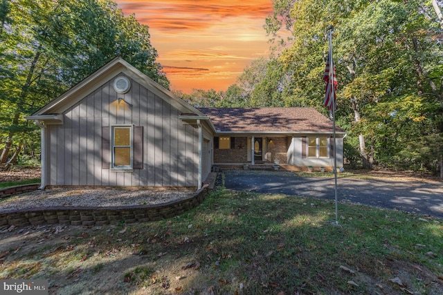 view of front of home featuring a yard