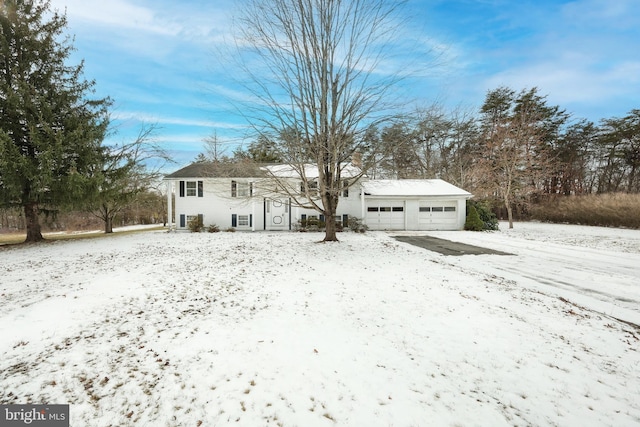 view of front facade featuring a garage