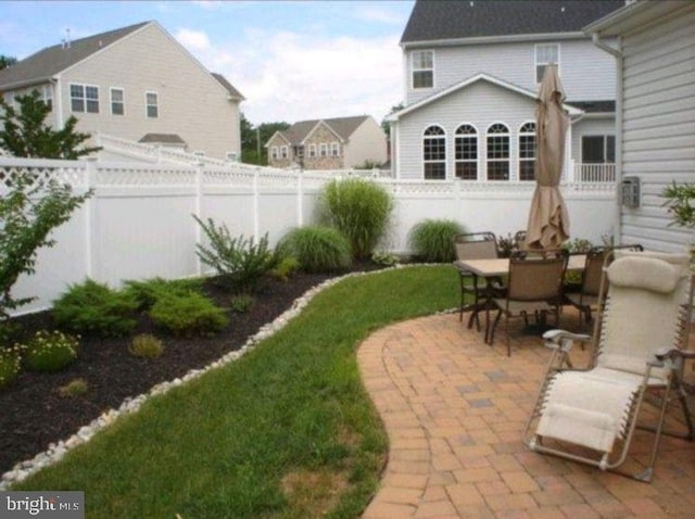 view of yard with a patio