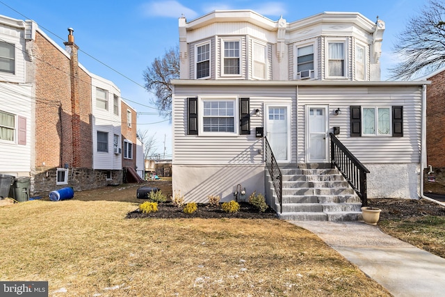 view of front of home featuring a front yard