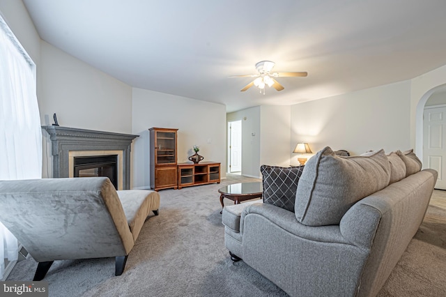 carpeted living room featuring ceiling fan