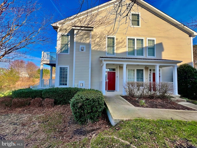 view of front of property featuring a balcony