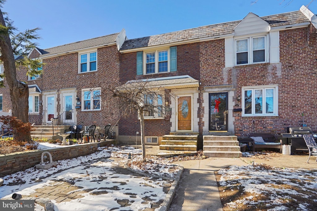 view of townhome / multi-family property