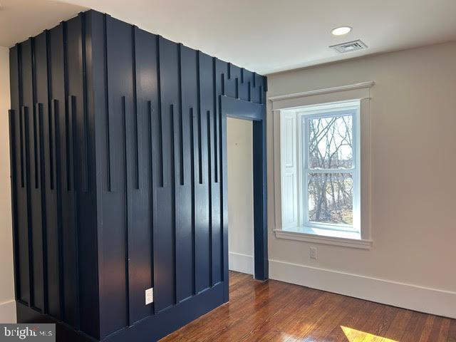 interior space with baseboards, visible vents, dark wood-style flooring, and recessed lighting