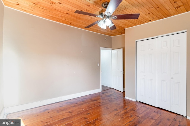 unfurnished bedroom with a closet, dark hardwood / wood-style floors, ceiling fan, and ornamental molding