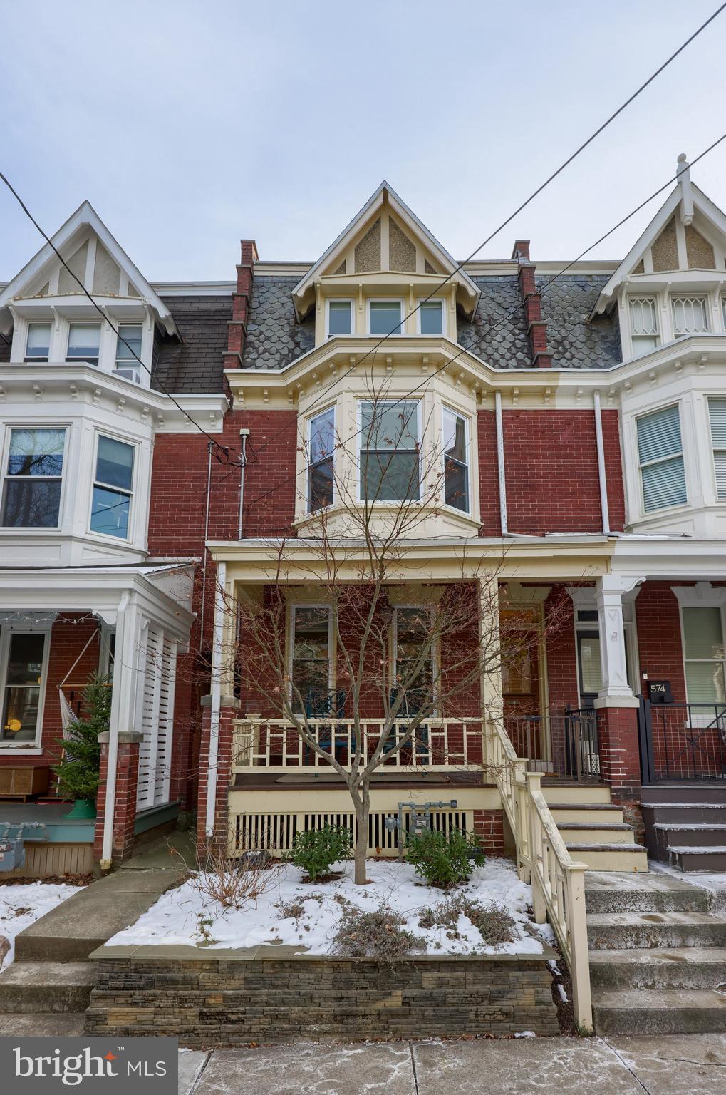 view of front of house with covered porch