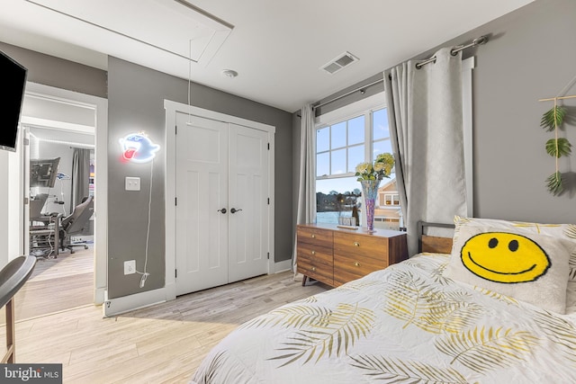 bedroom featuring light hardwood / wood-style floors and a closet