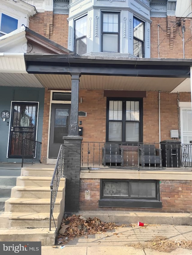 entrance to property featuring a porch