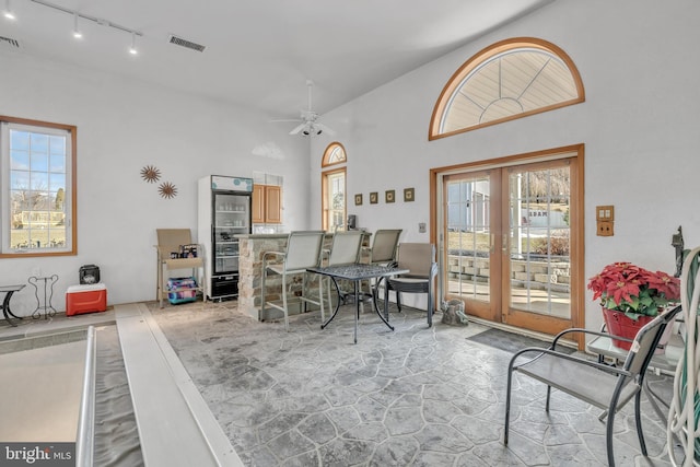 dining room with ceiling fan