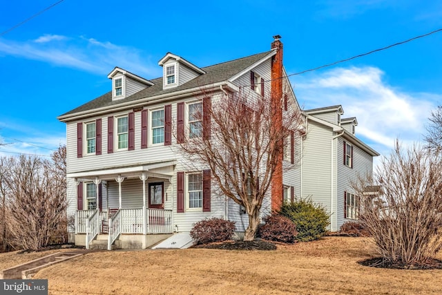 view of front of property featuring a front lawn and covered porch