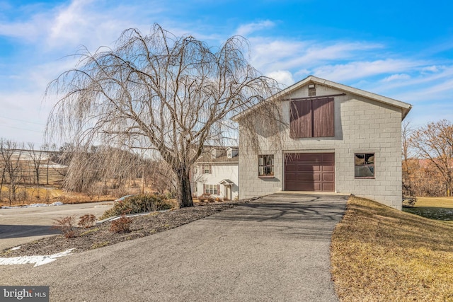 view of front of property featuring a garage