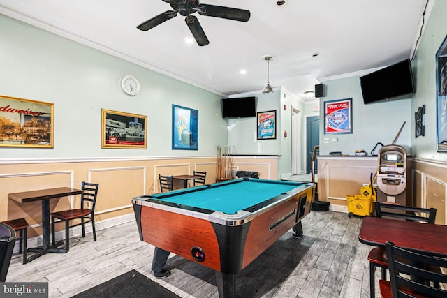 playroom featuring ceiling fan, hardwood / wood-style floors, ornamental molding, and pool table