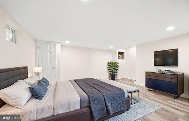 bedroom featuring light wood-style flooring, baseboards, and recessed lighting