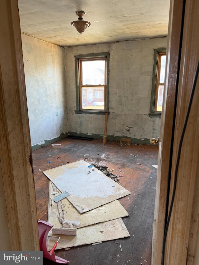 spare room featuring a healthy amount of sunlight