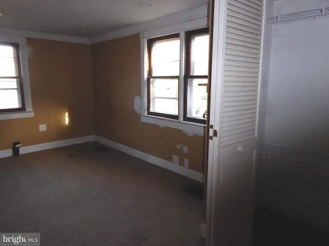 empty room with crown molding