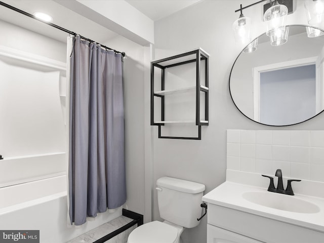 full bathroom featuring toilet, shower / bath combo with shower curtain, backsplash, and vanity