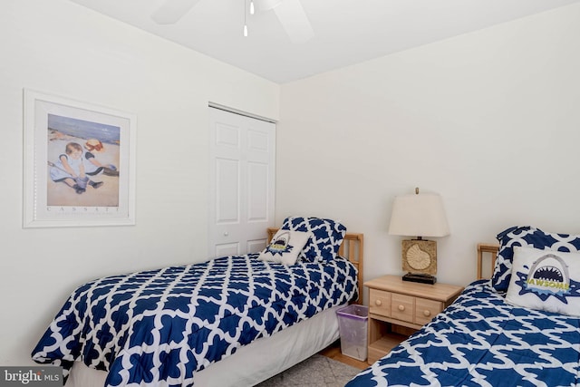 bedroom featuring ceiling fan and a closet