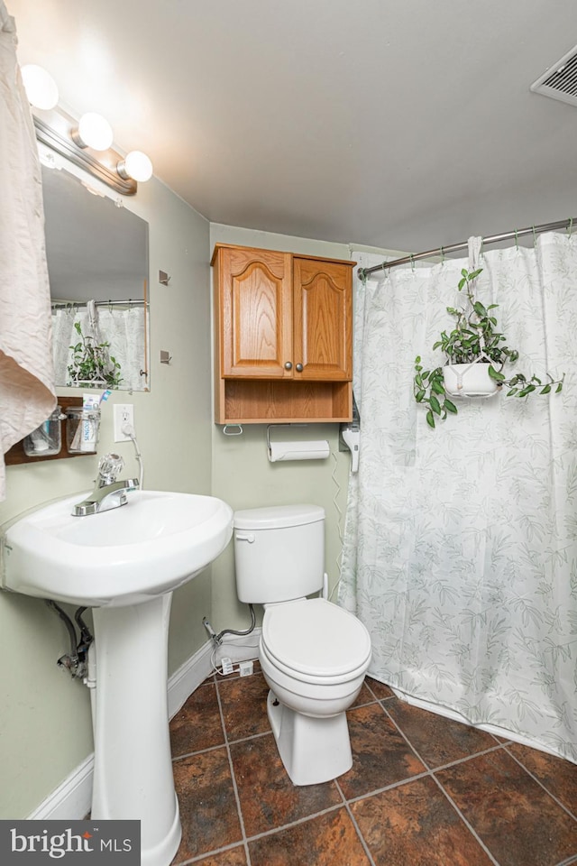 bathroom featuring toilet