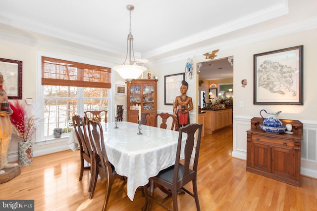 dining space featuring light hardwood / wood-style floors and ornamental molding