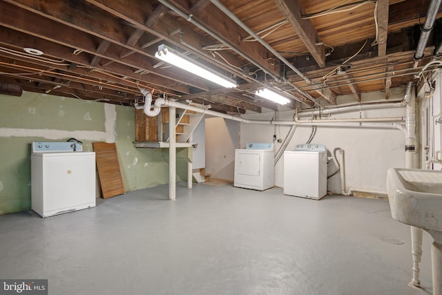 basement with washing machine and dryer