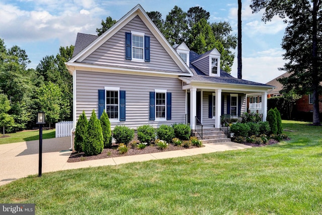 view of front facade featuring a porch and a front yard