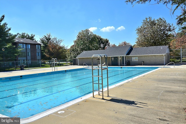 view of swimming pool