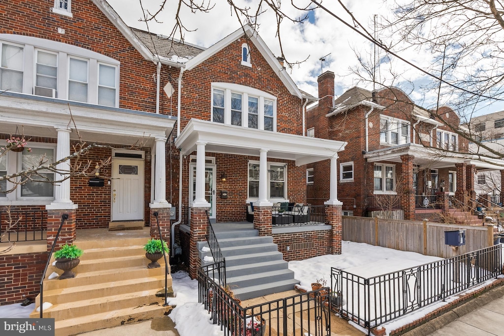 view of front of house with covered porch