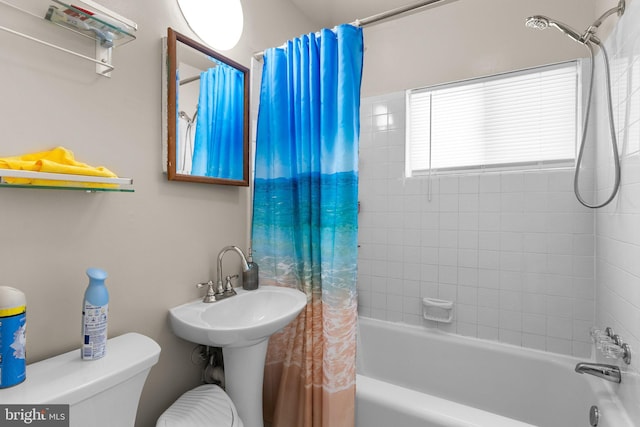 bathroom featuring toilet and shower / bath combo with shower curtain