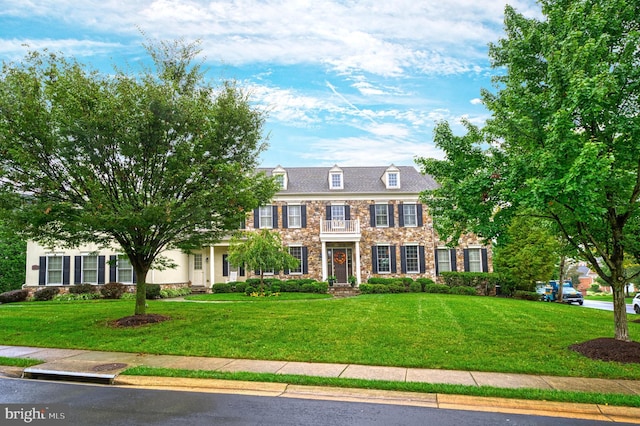 view of front of property with a front lawn