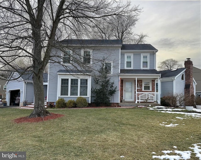 view of front facade featuring a front yard and covered porch