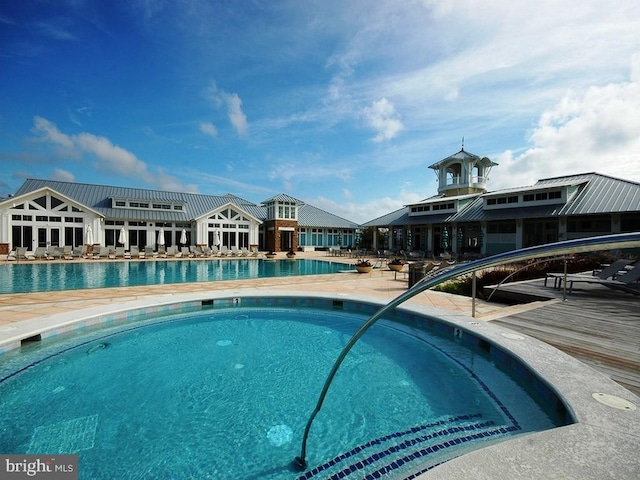 view of swimming pool