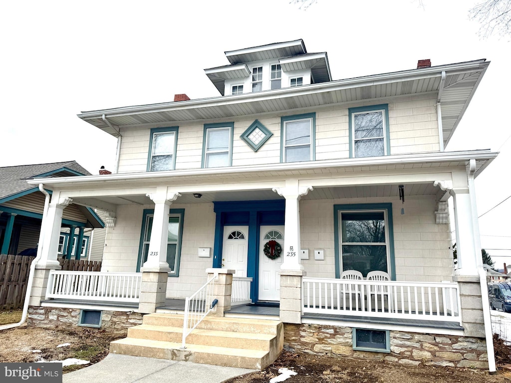 view of front of home featuring covered porch