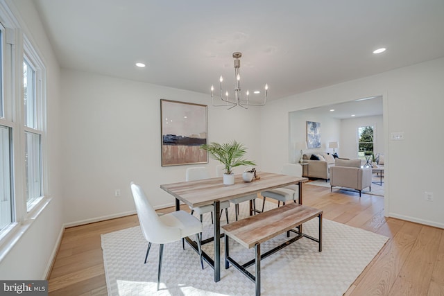 dining space featuring an inviting chandelier, light wood-style flooring, recessed lighting, and baseboards