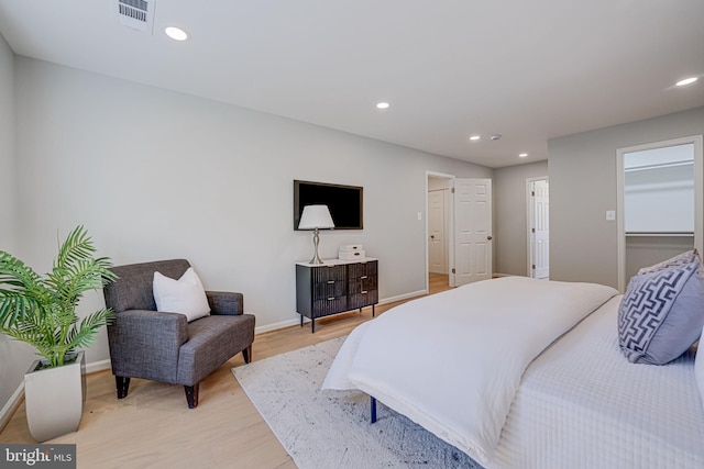 bedroom featuring recessed lighting, visible vents, baseboards, and light wood-style flooring