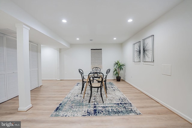 dining room featuring recessed lighting, light wood-type flooring, and baseboards