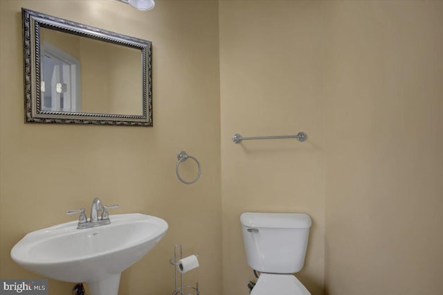 bathroom featuring sink and toilet