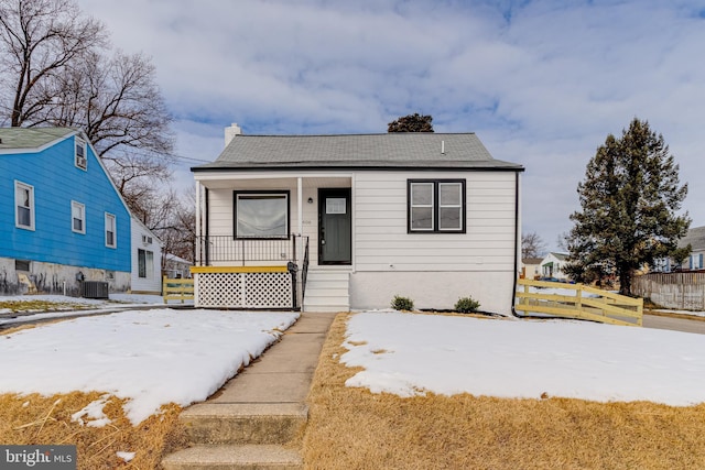 bungalow featuring cooling unit and covered porch