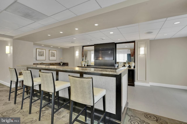 bar featuring a drop ceiling