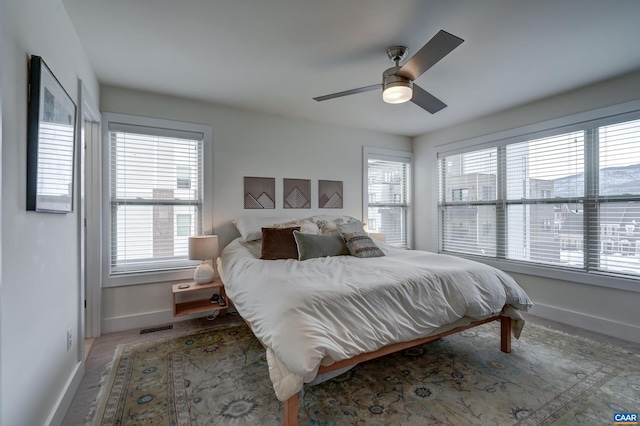 bedroom with ceiling fan